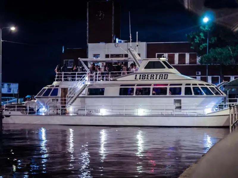 Barco para fiestas privadas, eventos corporativos, cumples y despedidas