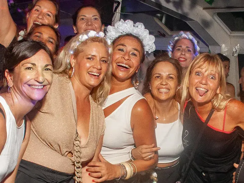 Fiesta Retro para mayores de 40 en el barco de Olivos, Buenos Aires