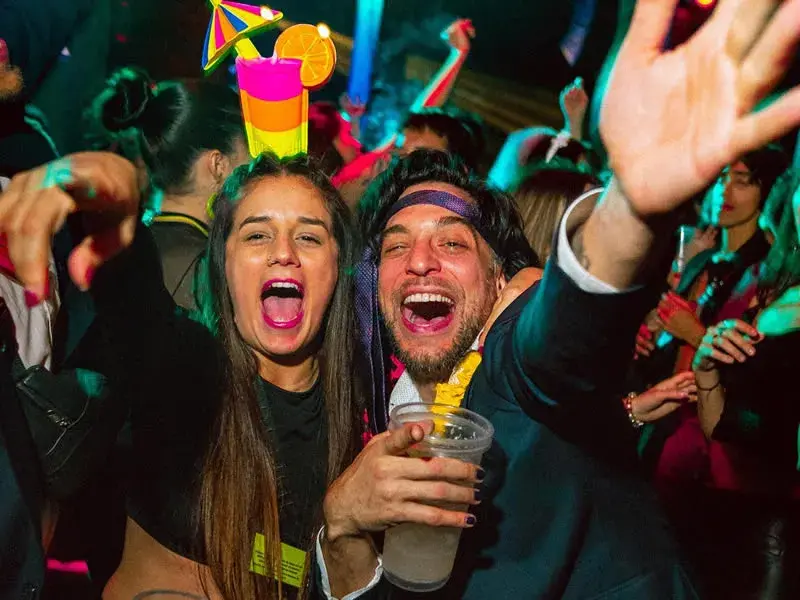 Cómo ir vestido a la Fiesta en Barco?