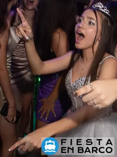 Servicios para tu cumple de 15 en una fiesta en Barco