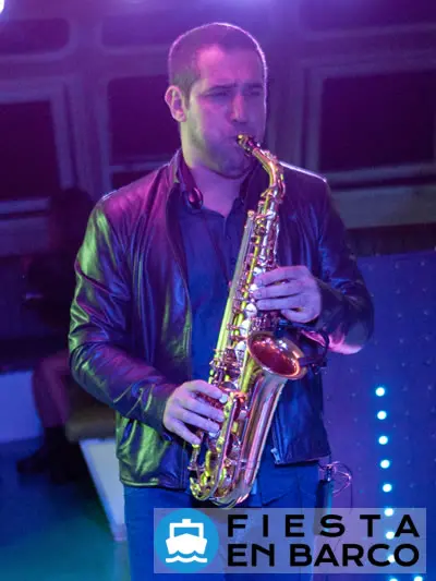 Cumpleaños en un barco con cena y show