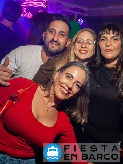 Ir a bailar a una fiesta ochentosa, novetosa, retro