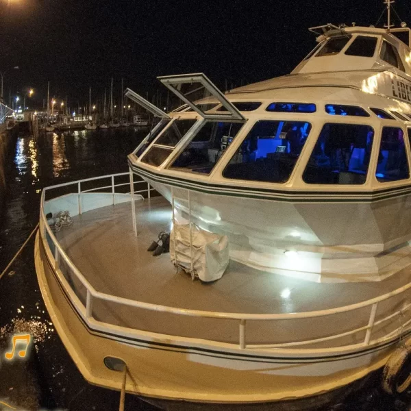 Ir a cenar y a bailar al Catamarán de Olivos, en la Fiesta en Barco De Pary 100% Cumbia