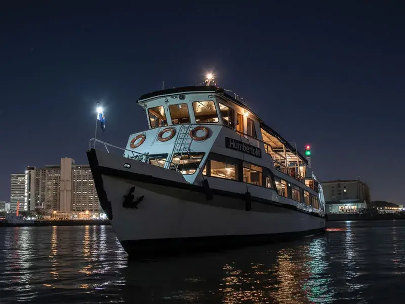Fiestejar un evento y cenar en un barco en Puerto Madero, Catamarán Humberto M