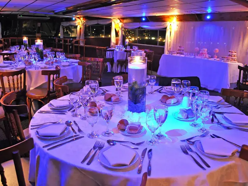 Cumpleaños de 15 en un Barco en Puerto Madero, Buenos Aires, Catamarán Humberto M