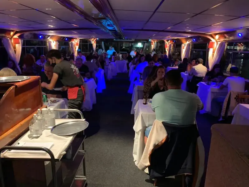 Eventos privados, corporativos o fiestas en el Catamarán Humberto M en Puerto Madero